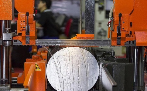 黄冈立式金属带锯床切削出现跑带故障解决方法！
